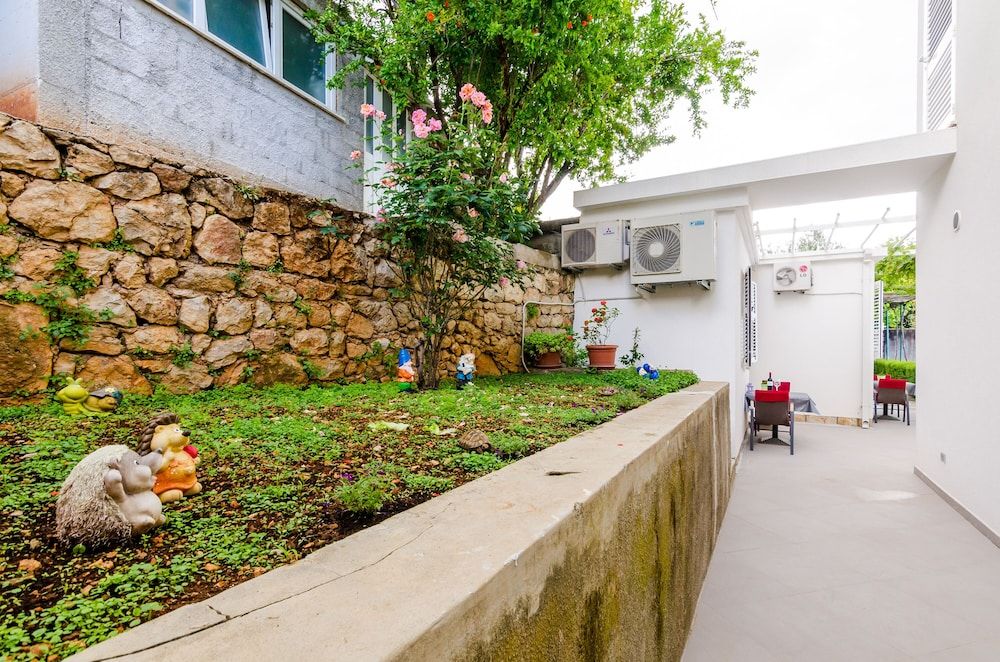 undefined Miracle Apartments 4