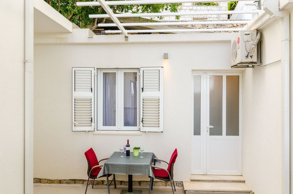 Miracle Apartments Studio (Studio Apartment with Terrace) 8