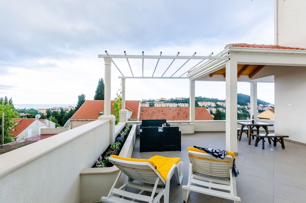 Miracle Apartments Studio (Studio Apartment with Terrace) 12