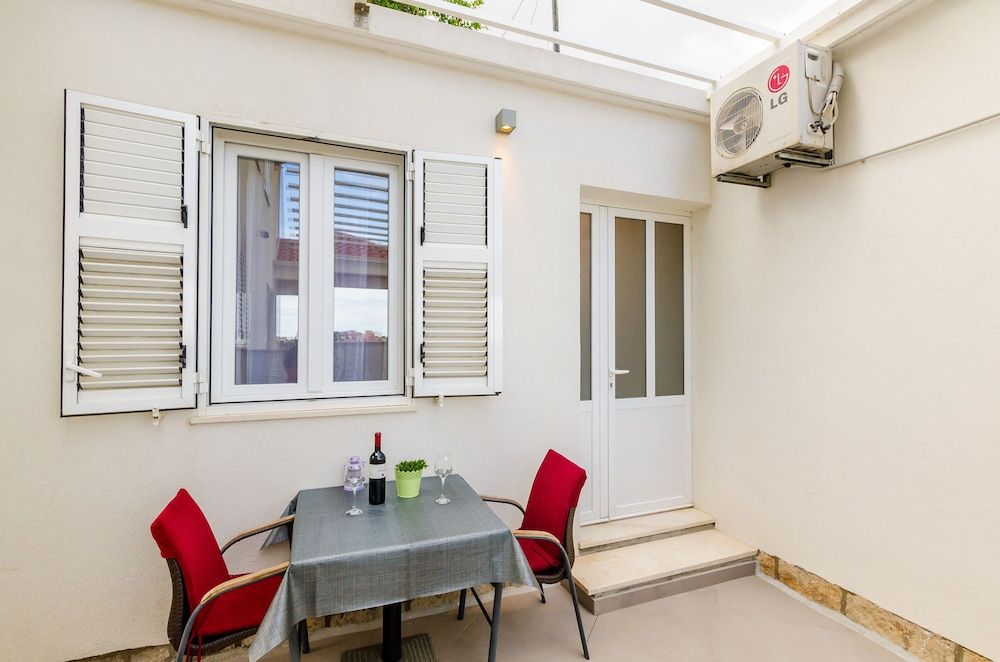 Miracle Apartments Studio (Studio Apartment with Terrace) 7