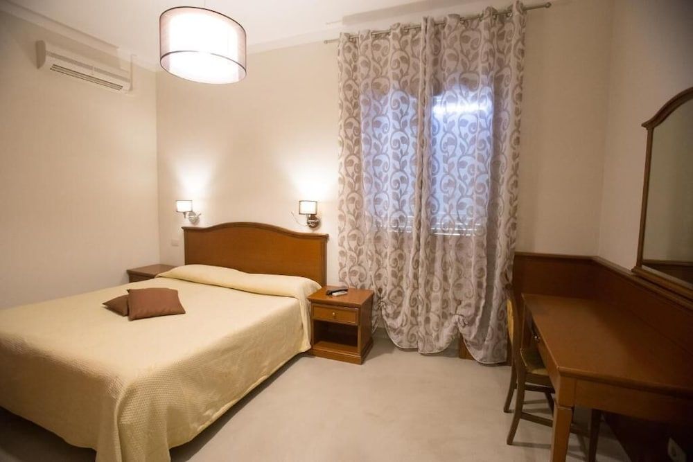 Single Room, Private Bathroom