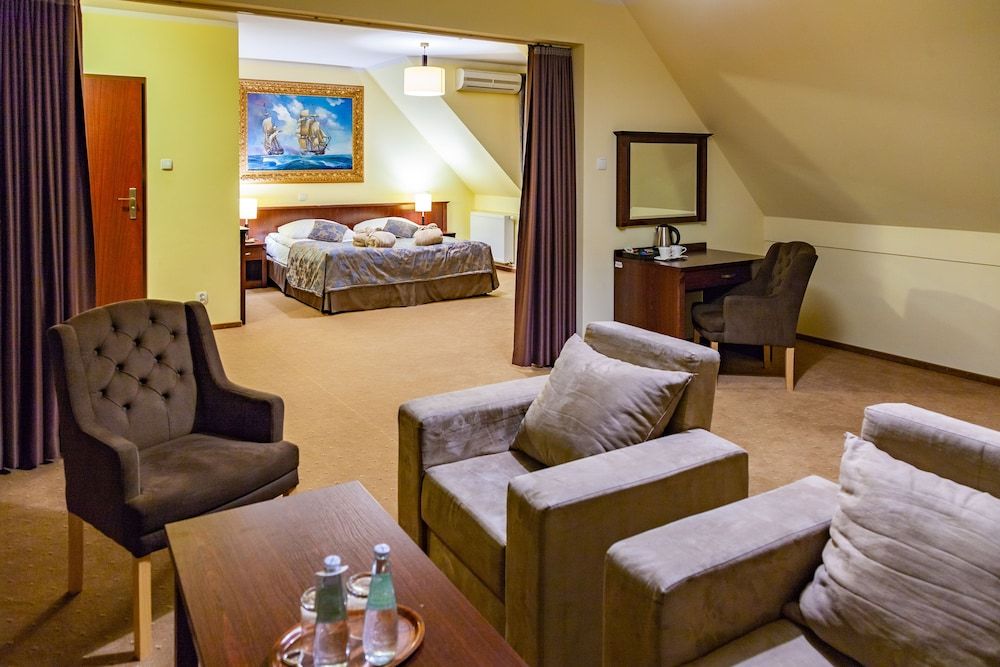 Hotel Robert's Port Deluxe Room 2