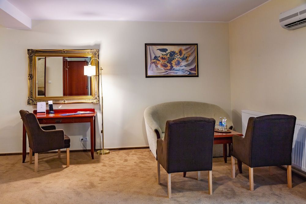 Hotel Robert's Port Superior Room 2