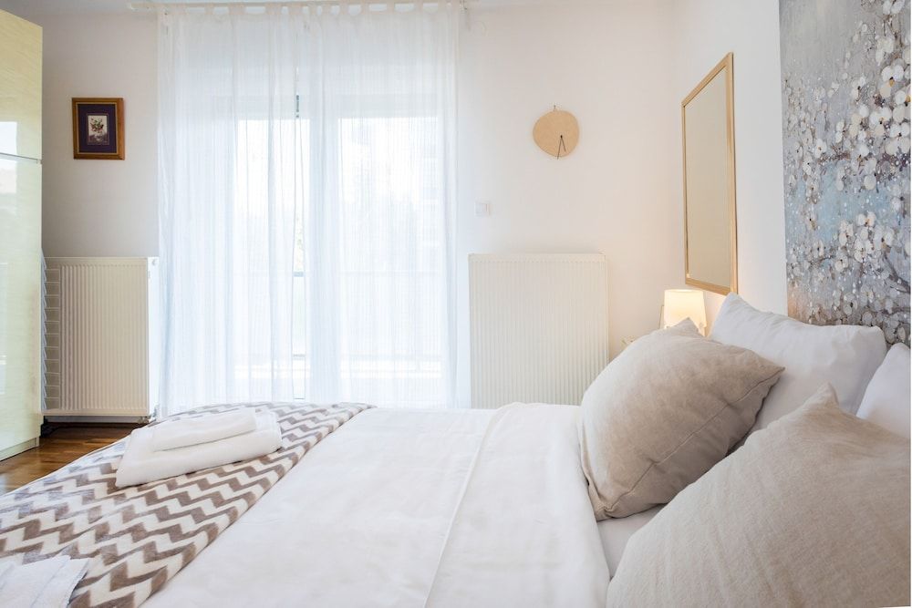 undefined Spacious 2bdr Apartment With Beautiful Terrace 9