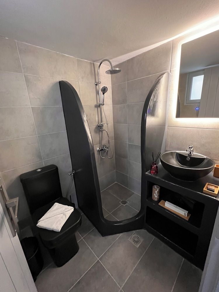 Divino Suites - Adults only Superior Suite with Sea View and Jetted Tub 3