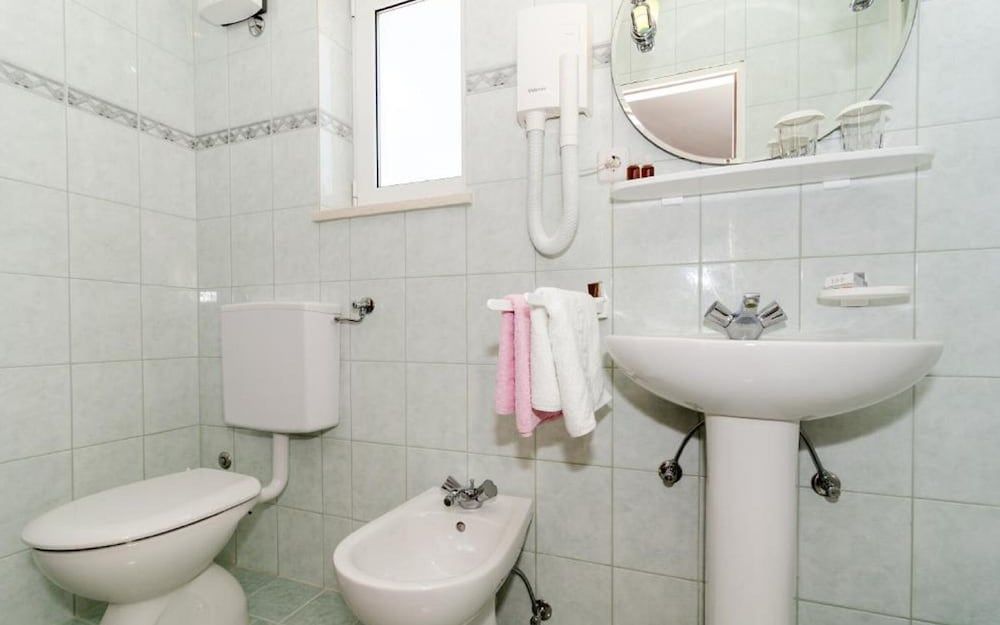 Apartments Peco Studio (Studio Apartment with Balcony and Sea) 5