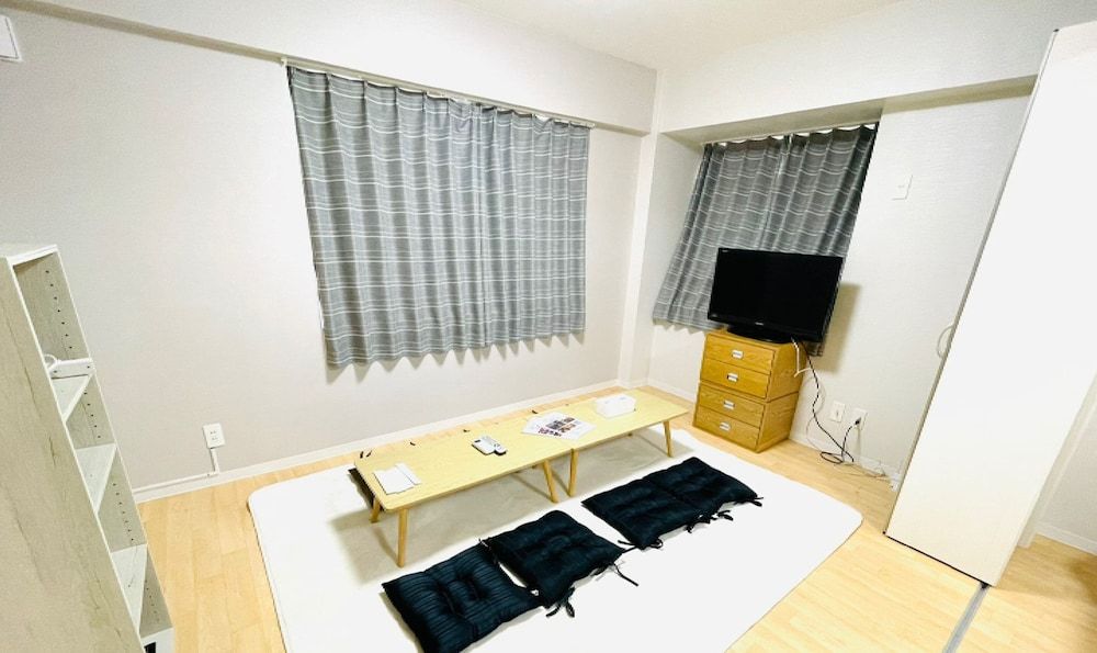 Apartment (302)