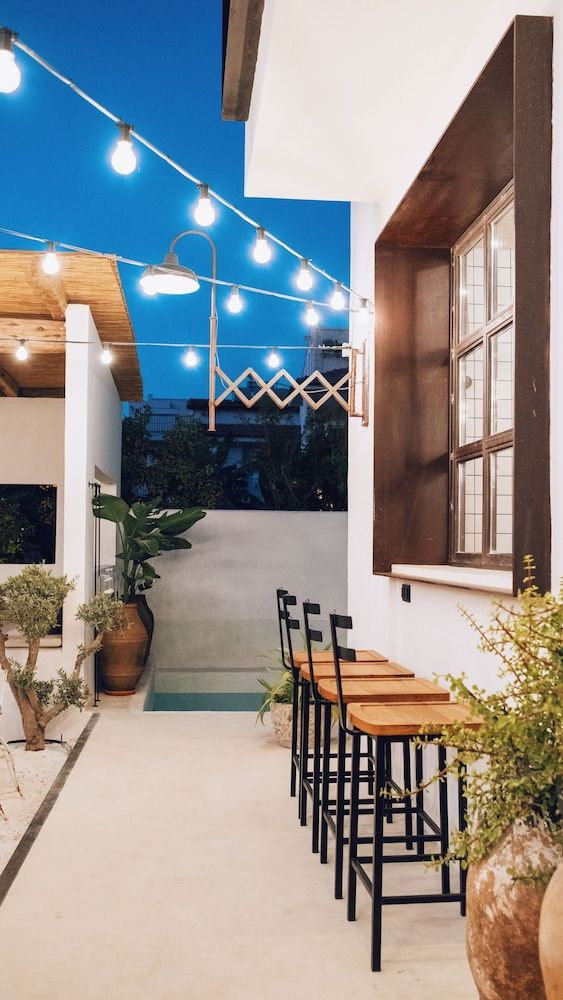 undefined To Be Social House 6