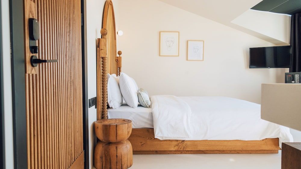 undefined To Be Social House 5