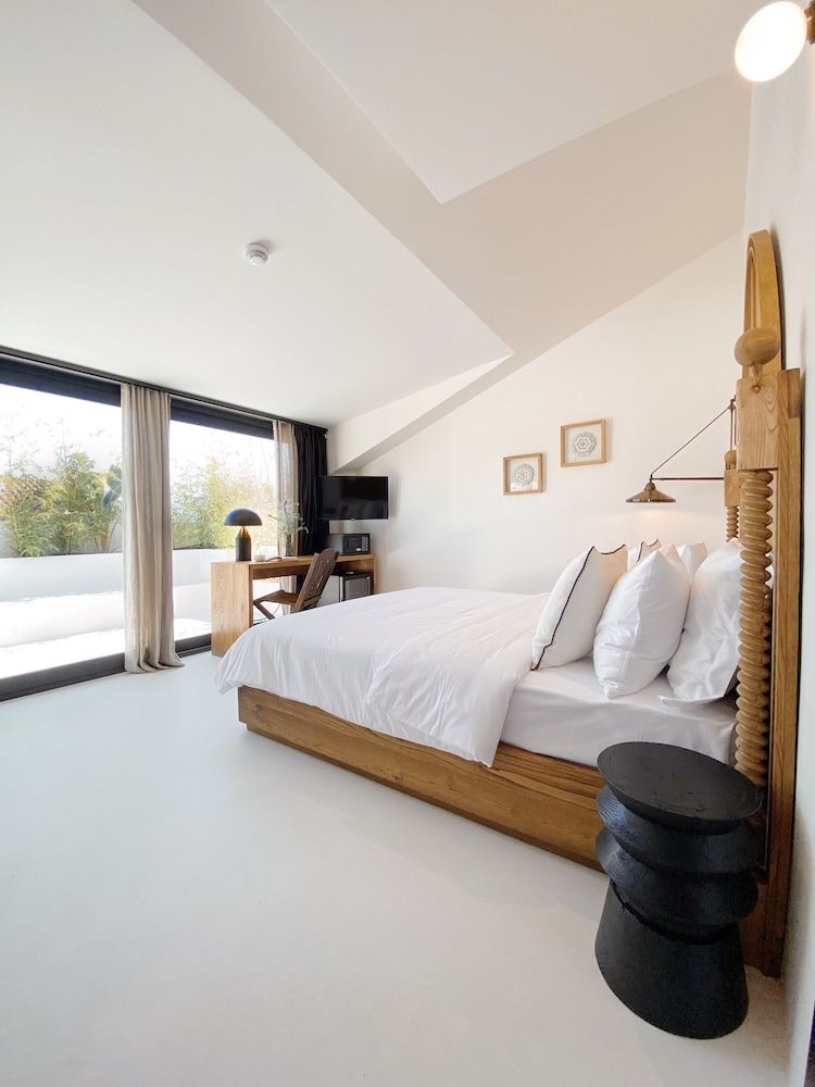 undefined To Be Social House 3