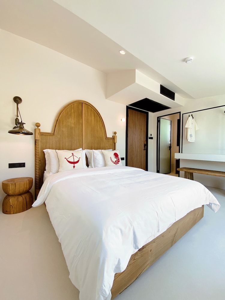 undefined To Be Social House 10