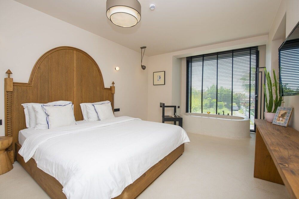 undefined To Be Social House 4