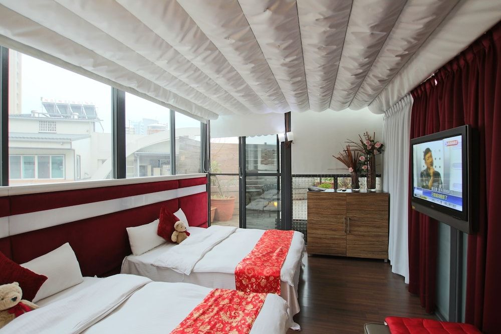 Tanxiang Resort Hotel Sun Moon Lake Presidential Suite 4 people room with sky view 4