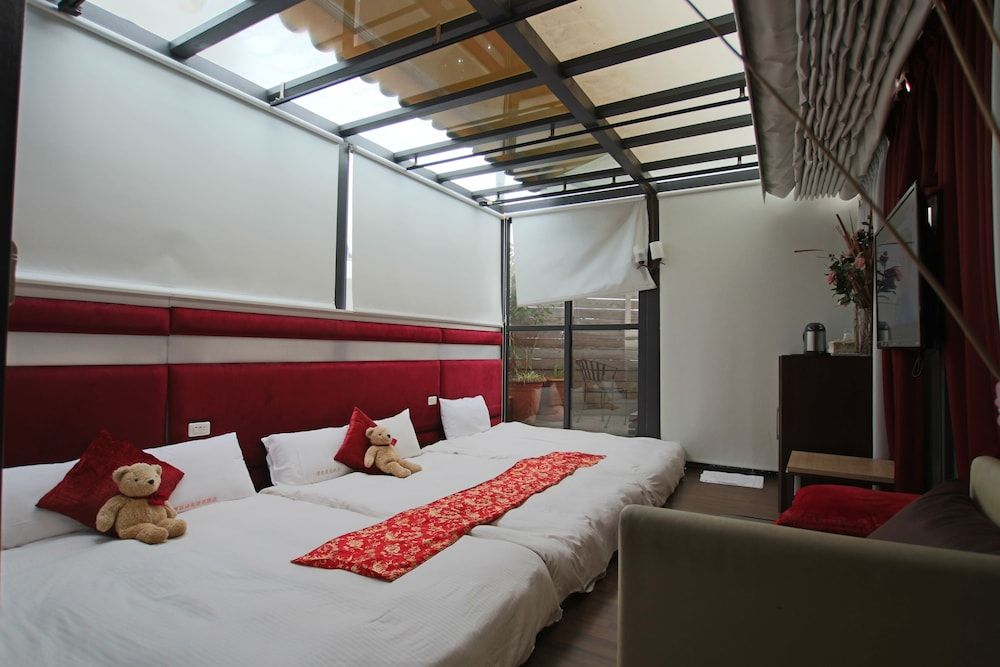 Tanxiang Resort Hotel Sun Moon Lake Presidential Suite 5 people room with sky view 3