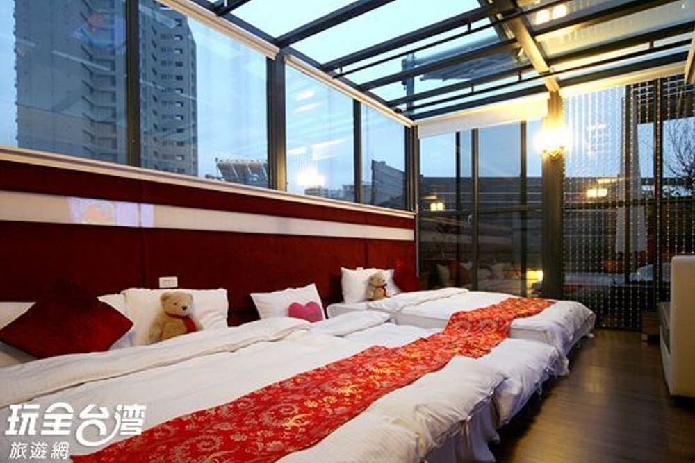 Tanxiang Resort Hotel Sun Moon Lake Presidential Suite 5 people room with sky view