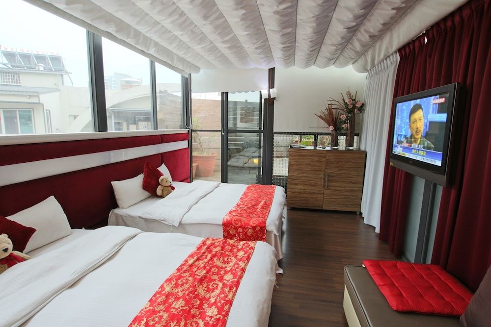 Tanxiang Resort Hotel Sun Moon Lake Presidential Suite 4 people room with sky view 3