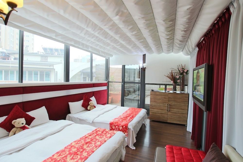 Tanxiang Resort Hotel Sun Moon Lake Presidential Suite 4 people room with sky view 5