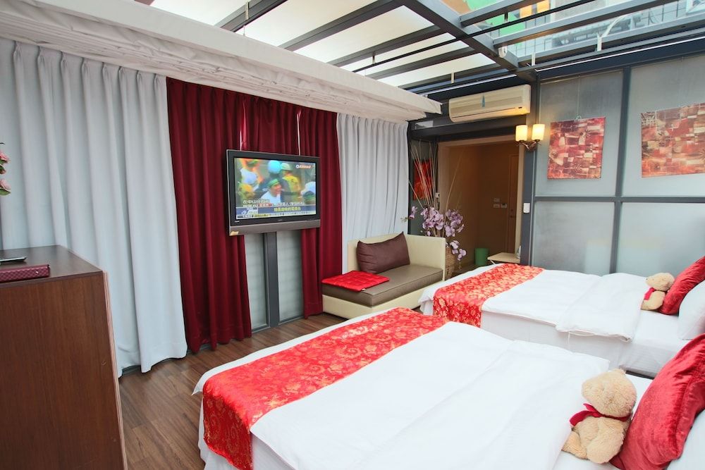 Tanxiang Resort Hotel Sun Moon Lake Presidential Suite 4 people room with sky view 6