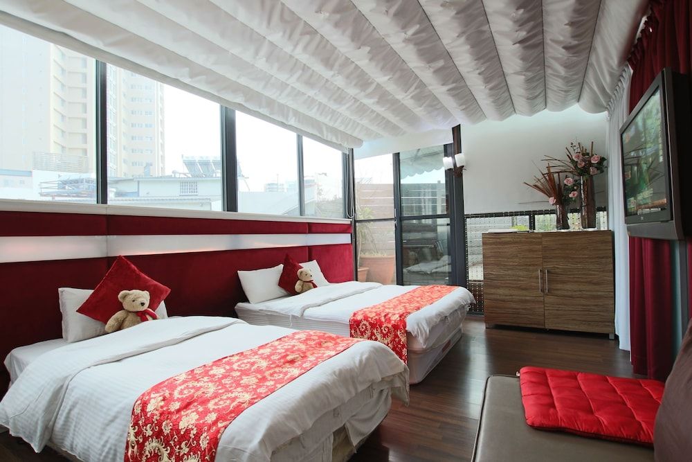 Tanxiang Resort Hotel Sun Moon Lake Presidential Suite 4 people room with sky view 10