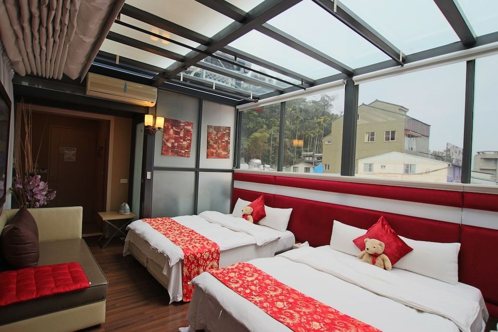 Tanxiang Resort Hotel Sun Moon Lake Presidential Suite 4 people room with sky view 2