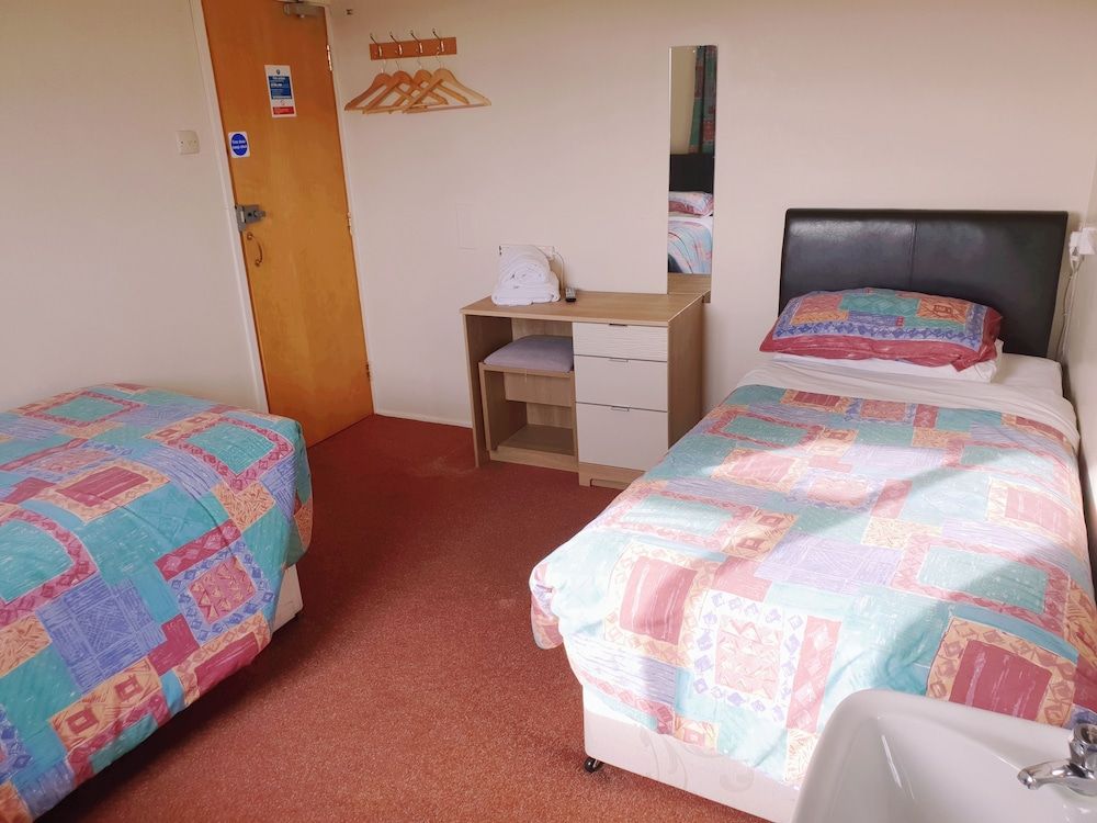 Old Priory Guest House Basic Twin Room, 2 Twin Beds (Shared Bathroom) 3