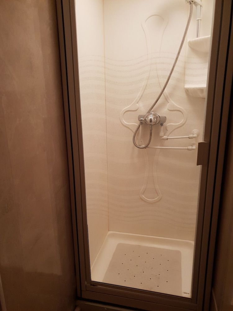 Old Priory Guest House Basic Twin Room, 2 Twin Beds (Shared Bathroom) 5