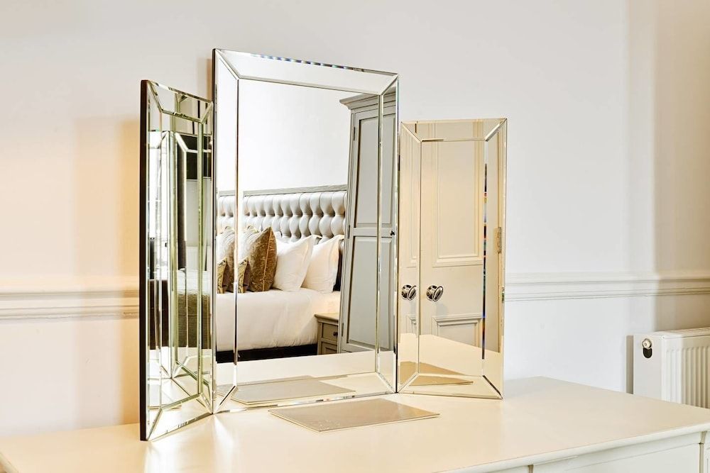 undefined JOIVY Luxury George Street Apartments: Edinburgh Suite 5