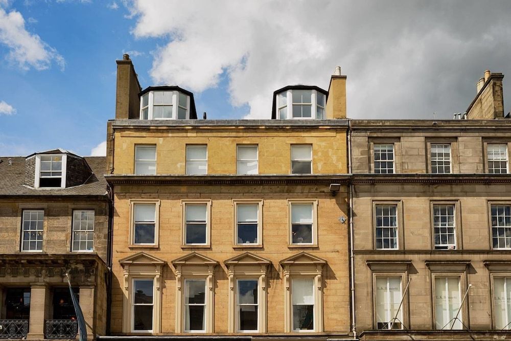 undefined JOIVY Luxury George Street Apartments: Edinburgh Suite 3
