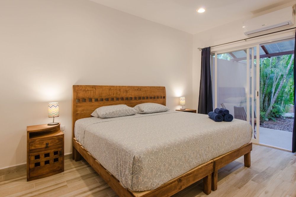 Villas Picalu Studios & Suites Standard Studio, 1 King Bed, Kitchen, City View 4