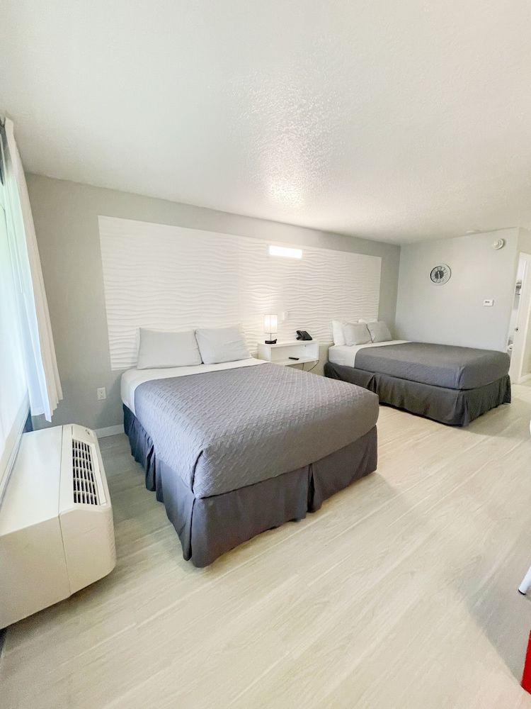 Orlando Vacation Rooms Family Double Room, 2 Queen Beds 9