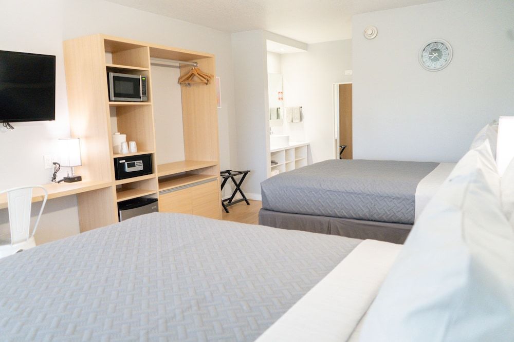 Orlando Vacation Rooms Family Double Room, 2 Queen Beds 7