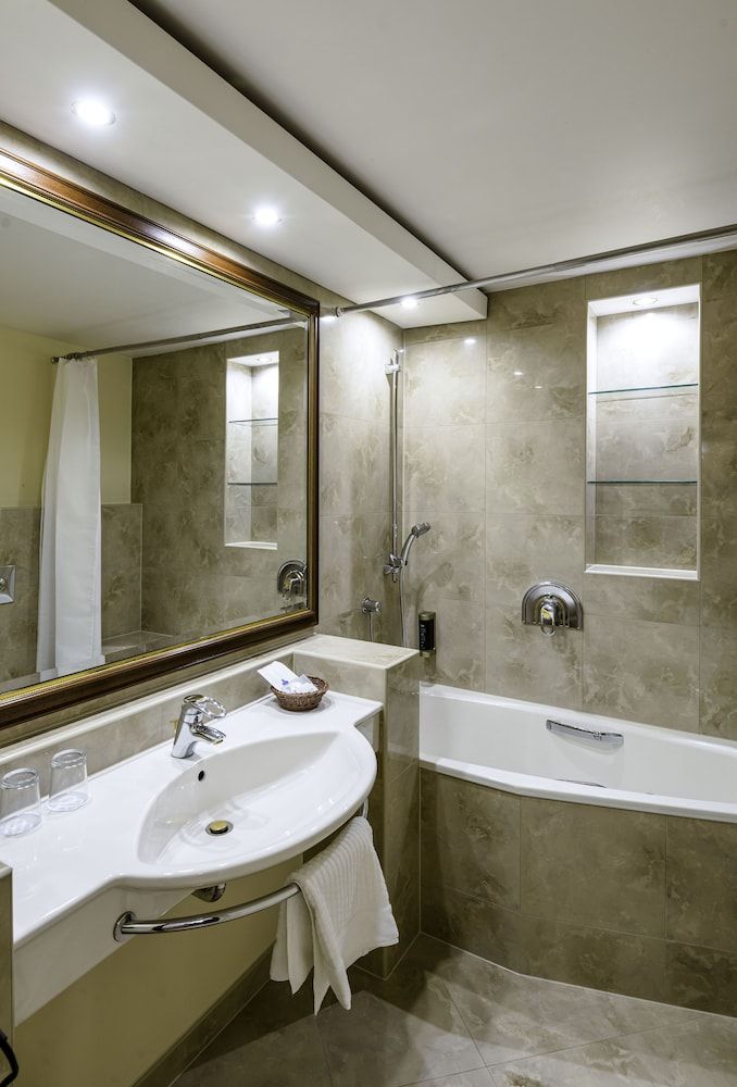 undefined Fleur De Lis Hotel 6