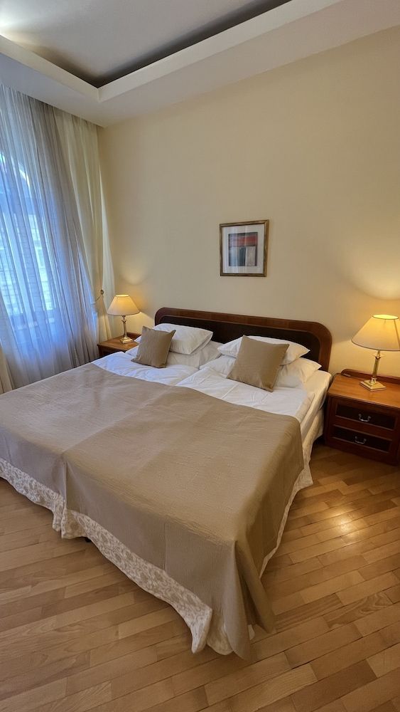 undefined Fleur De Lis Hotel 5