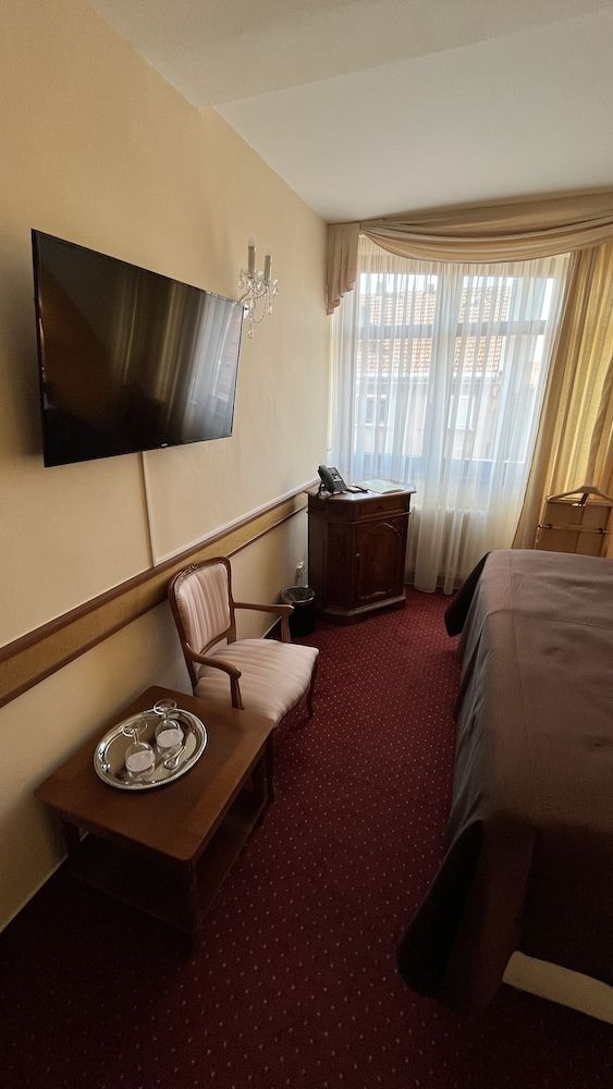 undefined Fleur De Lis Hotel 6