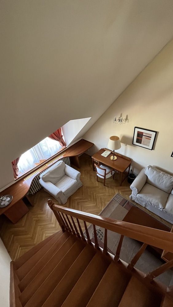 undefined Fleur De Lis Hotel 7