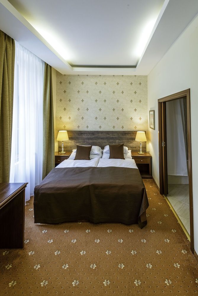 undefined Fleur De Lis Hotel 2
