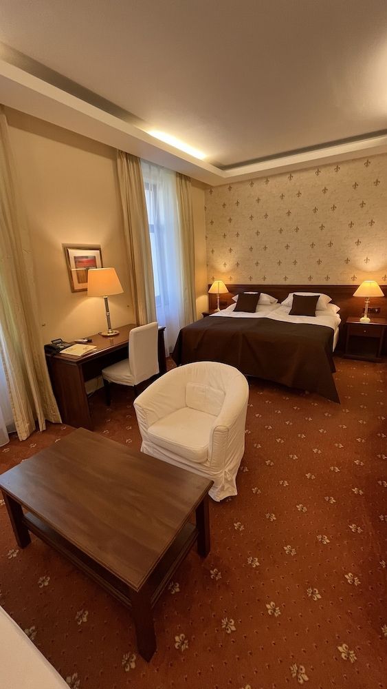 undefined Fleur De Lis Hotel 9