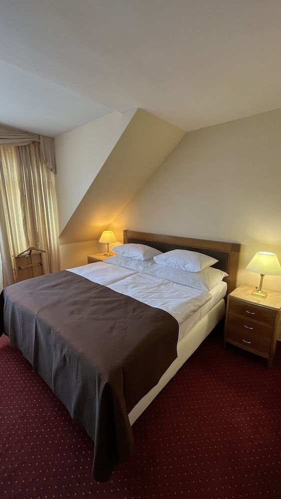 undefined Fleur De Lis Hotel