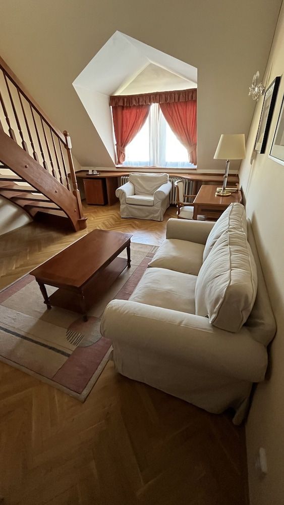 undefined Fleur De Lis Hotel 8