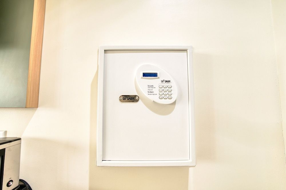 La Casa Inn Deluxe Room, 1 King Bed 45