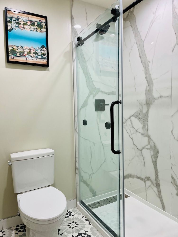 La Casa Inn Deluxe Room, 1 King Bed 16