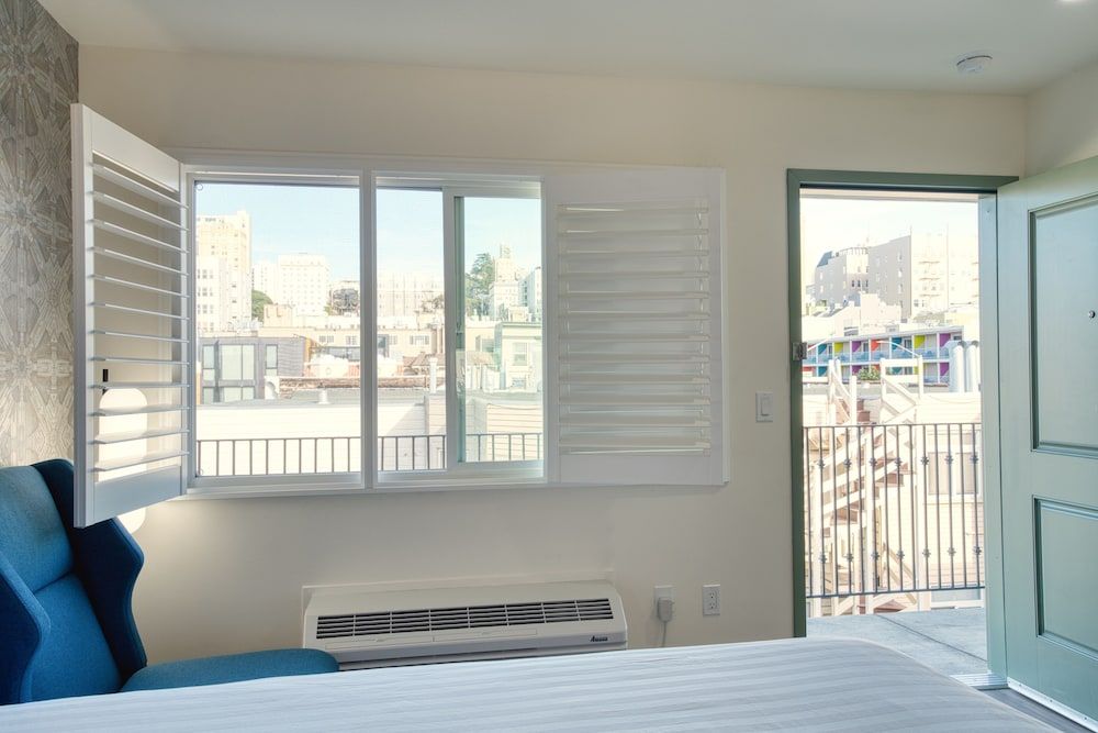 La Casa Inn Deluxe Room, 1 King Bed 46