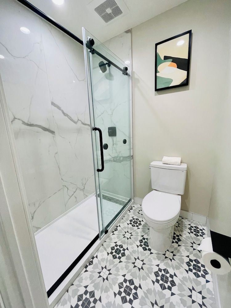 La Casa Inn Deluxe Room, 1 King Bed 17