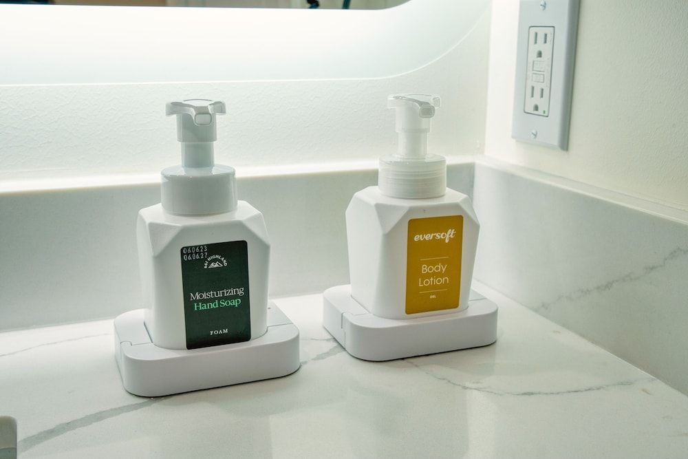 La Casa Inn Deluxe Room, 1 King Bed 26