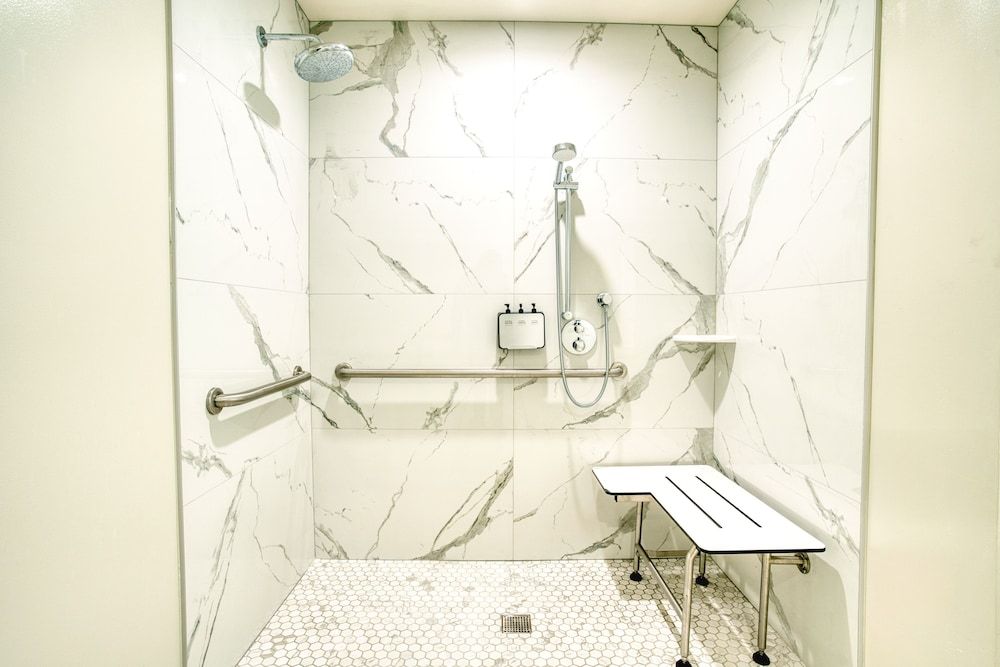 La Casa Inn Deluxe Room, 1 King Bed 32