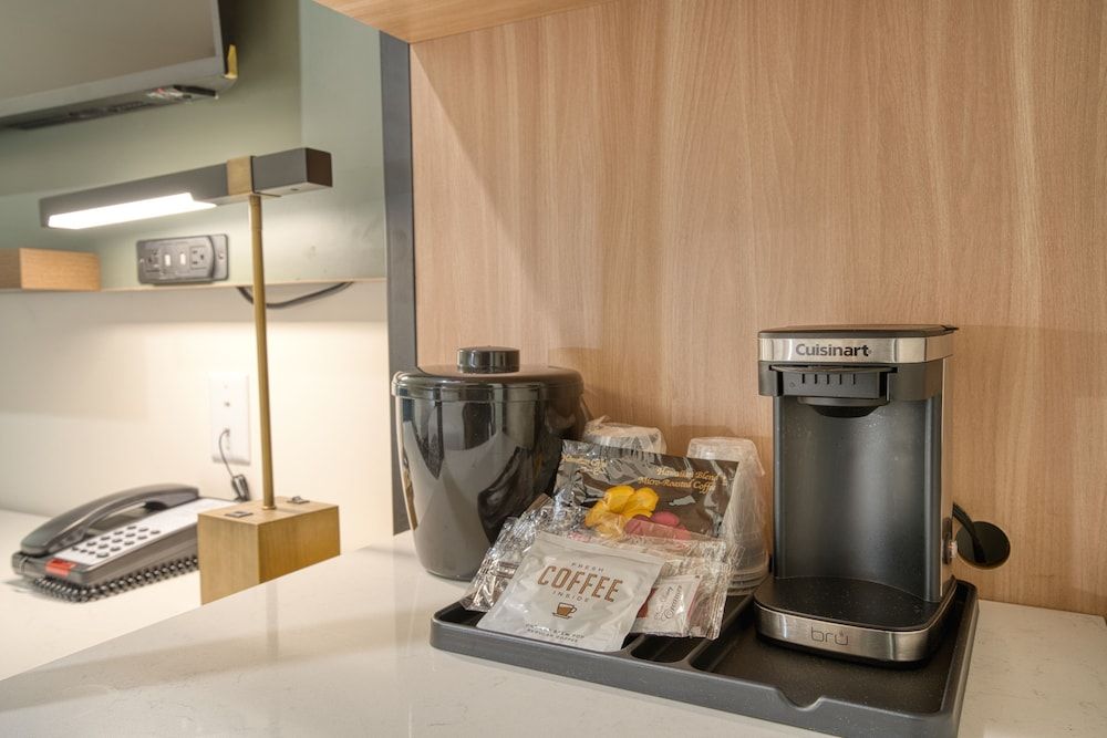 La Casa Inn Deluxe Room, 1 King Bed 14