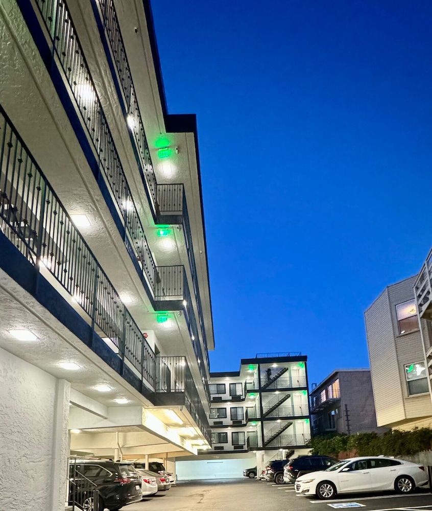 undefined La Casa Inn 5