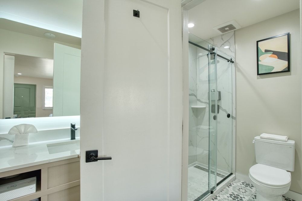 La Casa Inn Deluxe Room, 1 King Bed 30