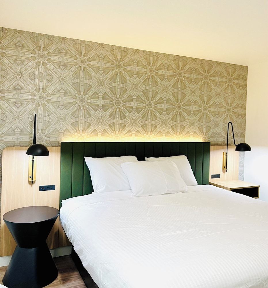 La Casa Inn Deluxe Room, 1 King Bed