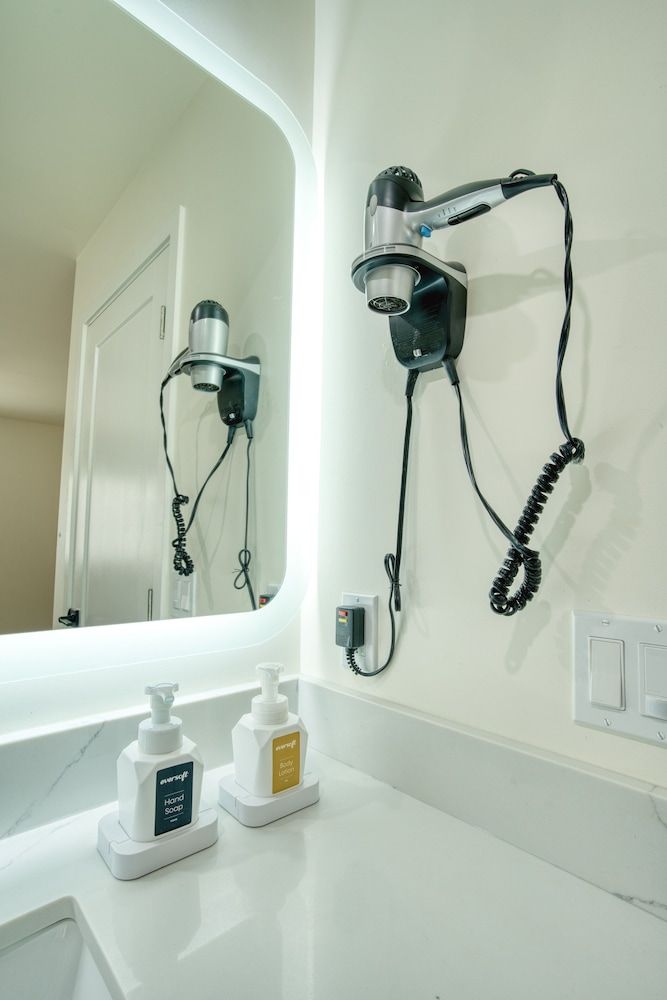 La Casa Inn Deluxe Room, 1 King Bed 29